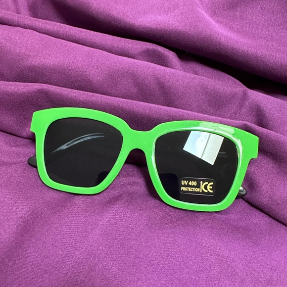 🤩 Free ADD-ON: Kids’ sunglasses (available in green, blue, black or pink) - Picture 7 of 8